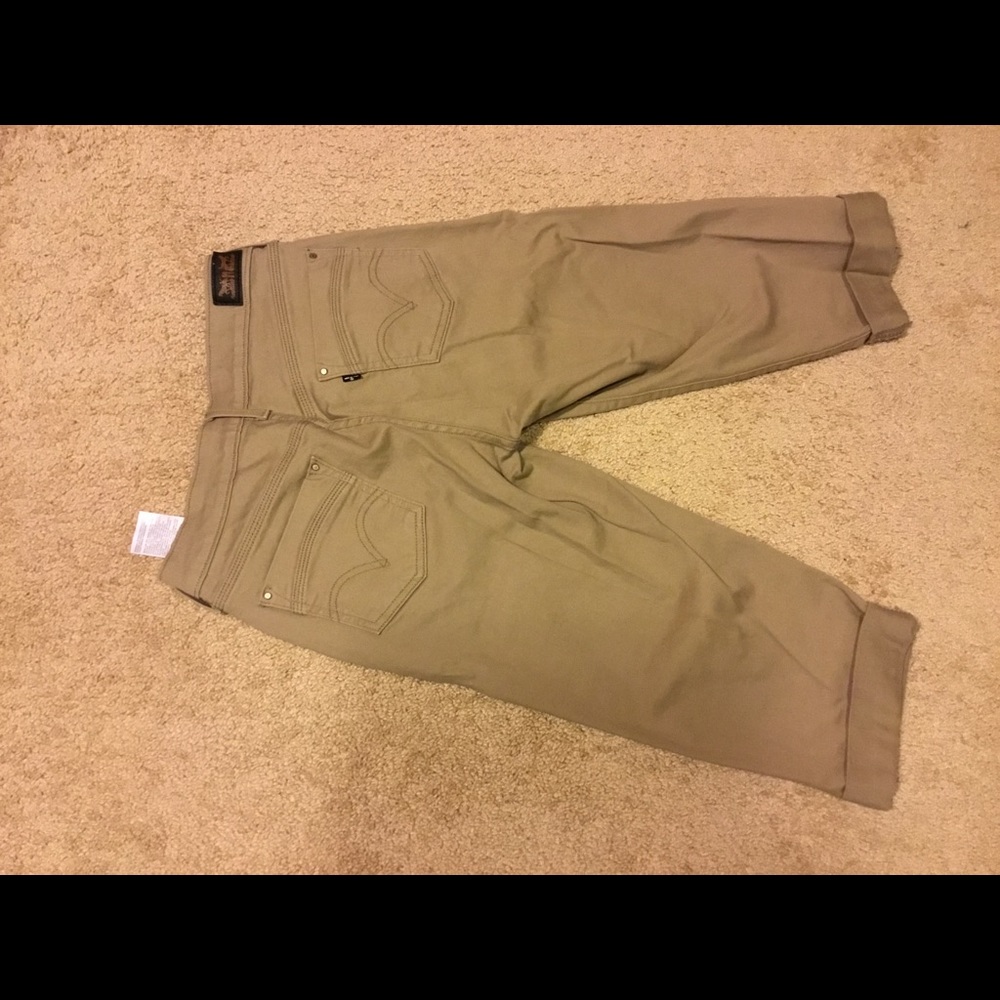 Levi’s capris